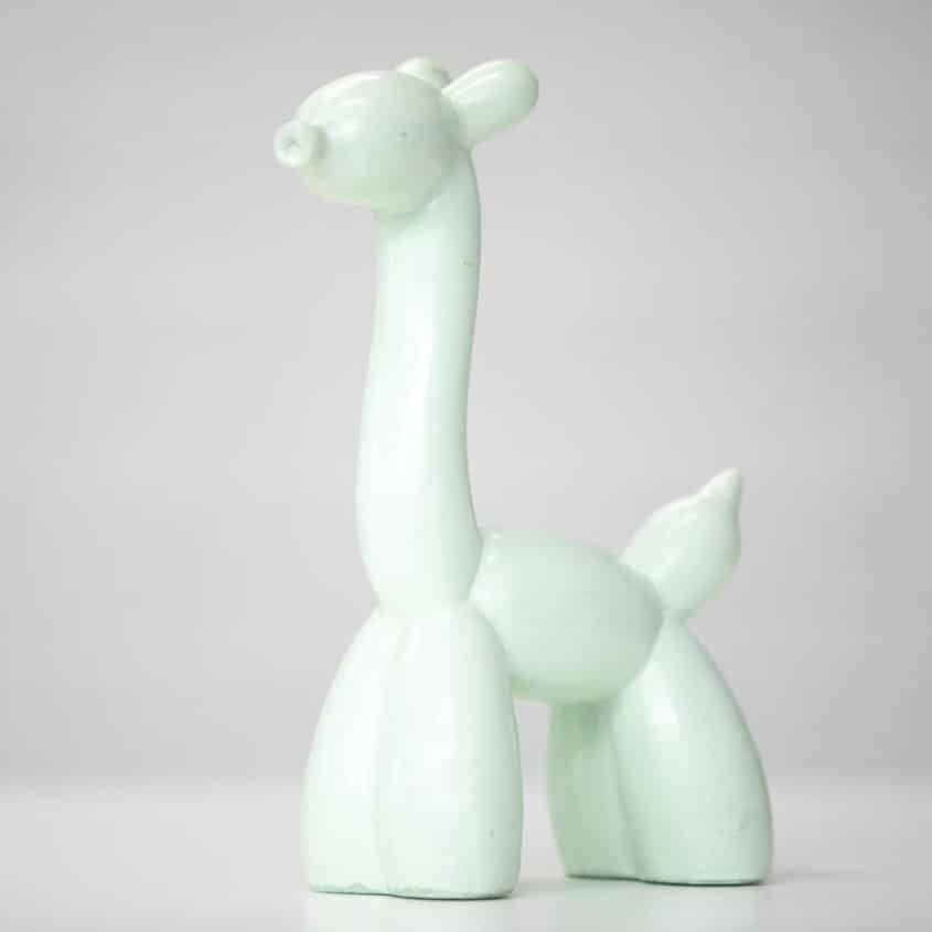 balloon_giraffe_sculpture_pastel_green_01
